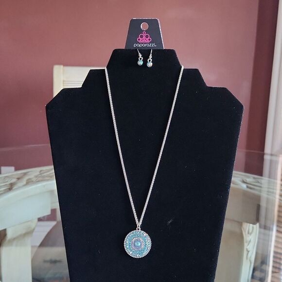 Paparazzi Necklace - Picture 1 of 4